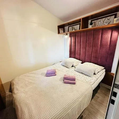 Campingplatz Oak Tree Mobile Home, Camp Soline *